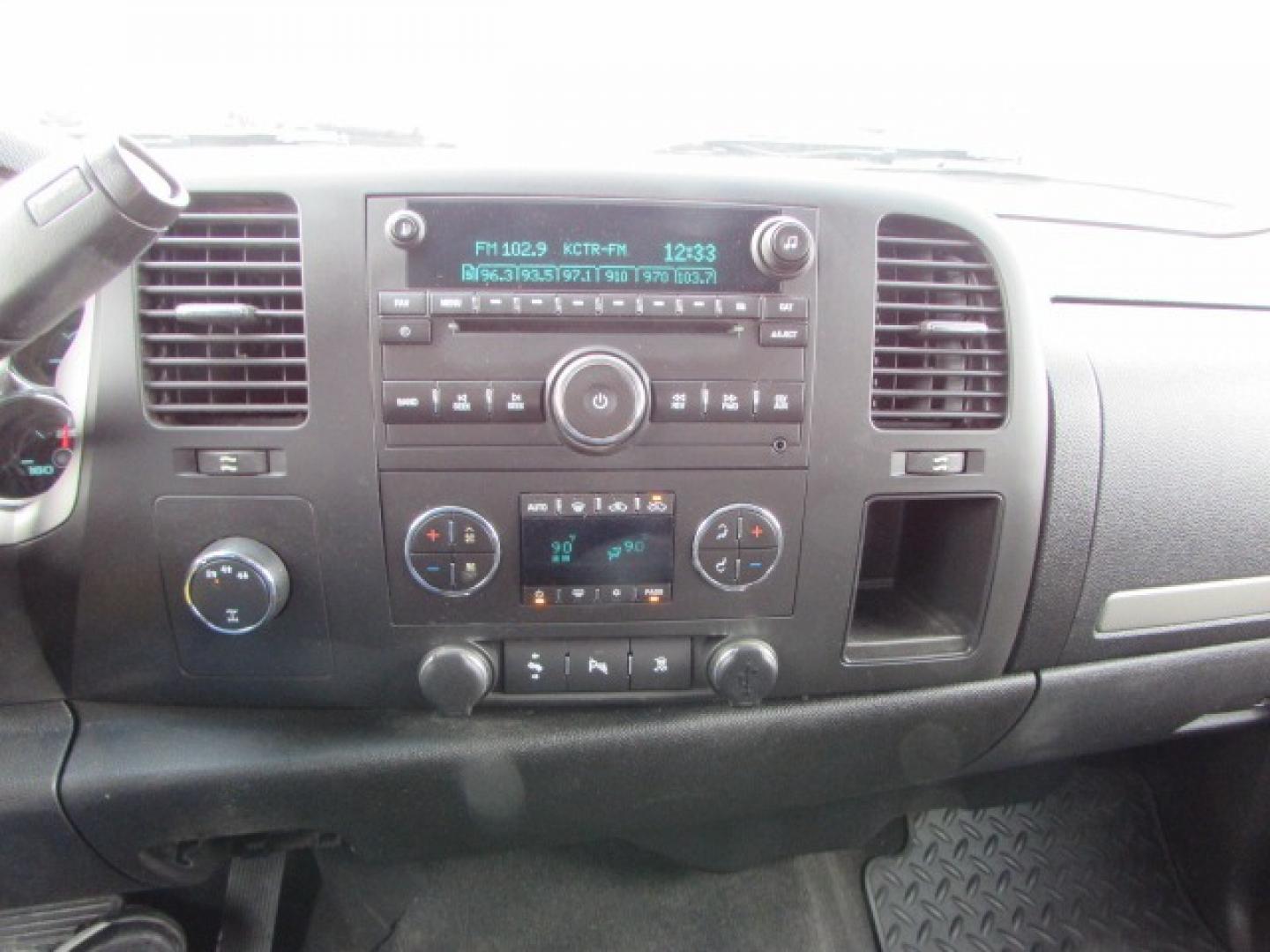 2011 Silver /Gray GMC Sierra 2500HD SLE (1GT220CG1BZ) with an 6.0 Gasoline V8 engine, 6 speed automatic transmission, located at 4562 State Avenue, Billings, MT, 59101, (406) 896-9833, 45.769516, -108.526772 - 2011 GMC Sierra 2500HD SLE Ext. Cab 4WD - One owner - Low miles! 6.0 gasoline V8 engine - 6 speed automatic transmission - 4WD - 94,830 miles - Inspected and serviced - copy of inspection and work performed as well as full vehicle history report provided - Financing available! SLE package - du - Photo#16